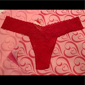 WOMEN’S VICTORIA’S SECRET “THE LACIE” THONG.